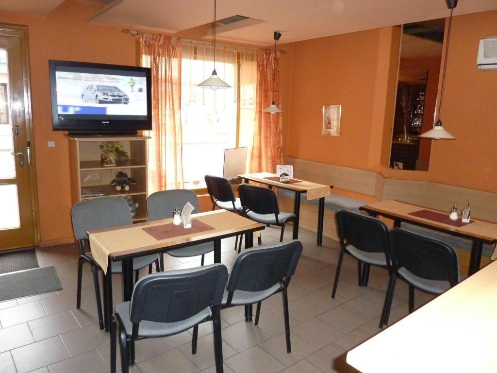 Třebíč 维斯阿维斯旅馆酒店 外观 照片
