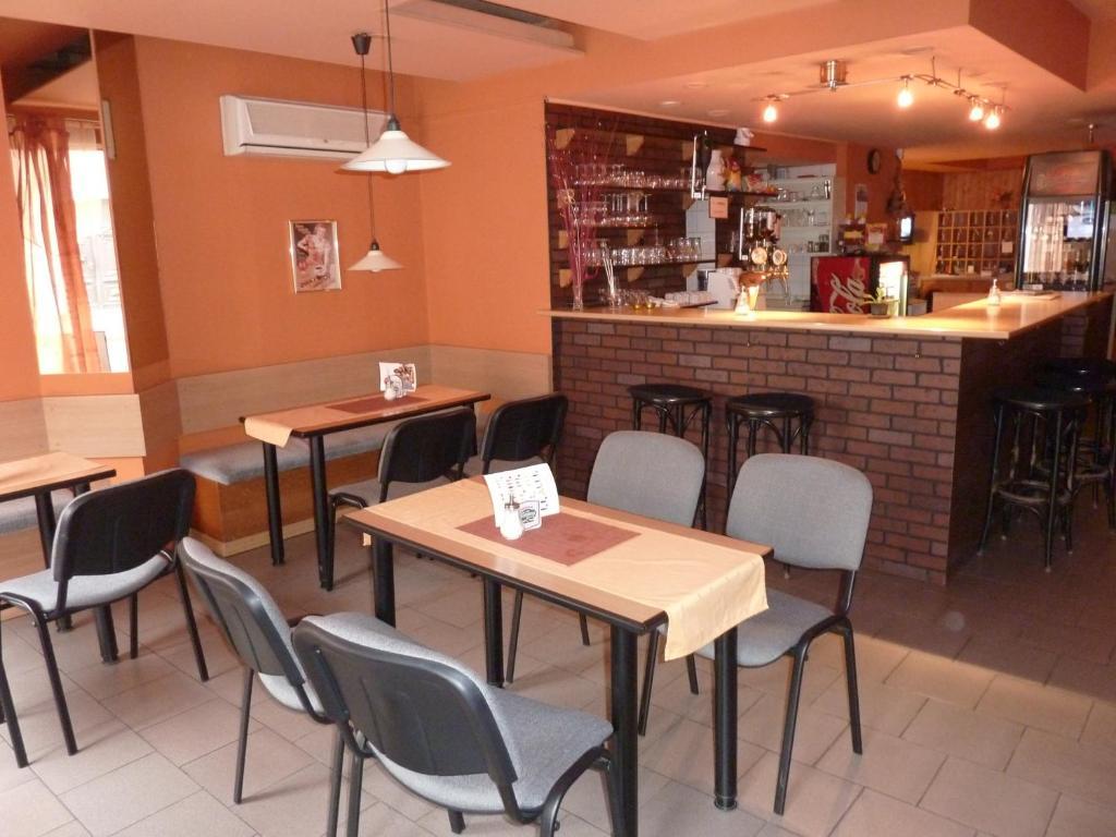 Třebíč 维斯阿维斯旅馆酒店 外观 照片