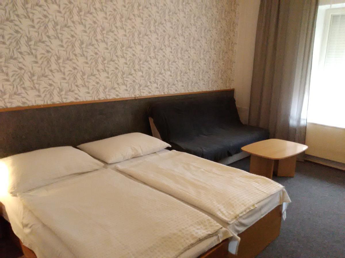 Třebíč 维斯阿维斯旅馆酒店 外观 照片